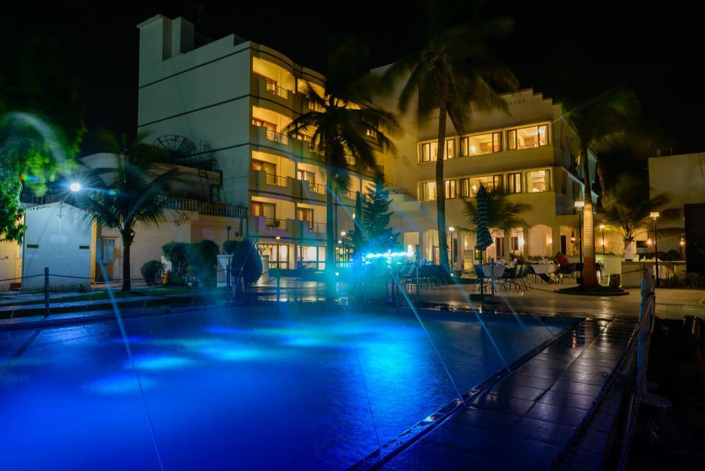 Quality Inn Palms Gāndhīdhām Zewnętrze zdjęcie