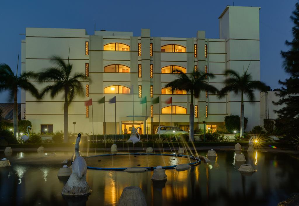 Quality Inn Palms Gāndhīdhām Zewnętrze zdjęcie
