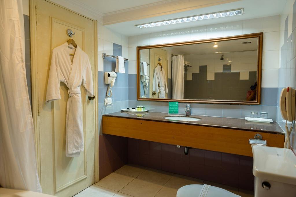 Quality Inn Palms Gāndhīdhām Zewnętrze zdjęcie