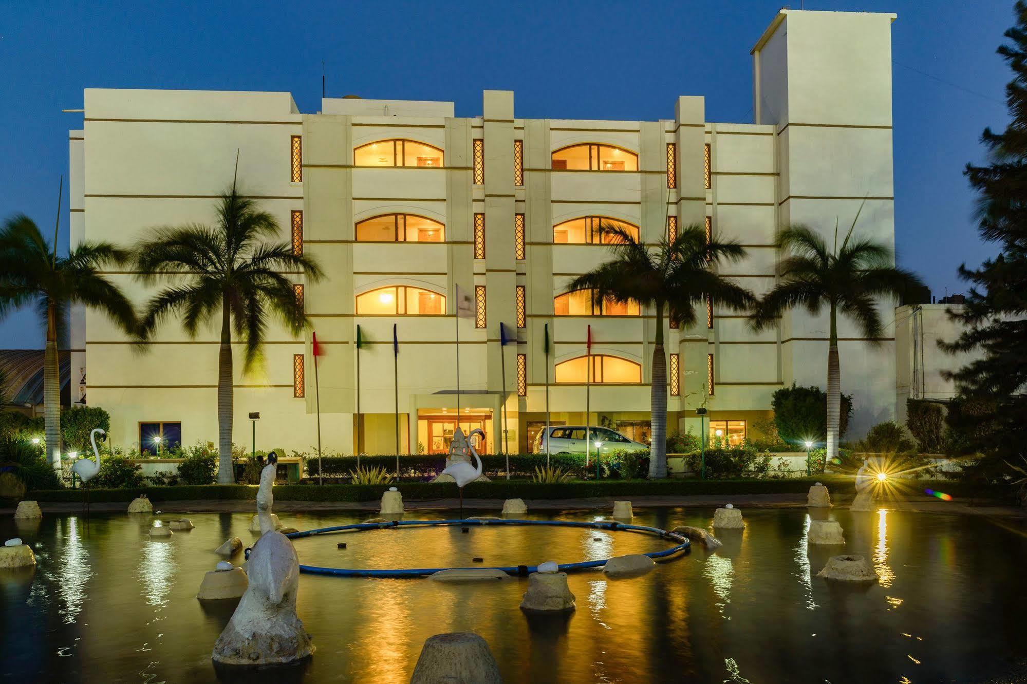 Quality Inn Palms Gāndhīdhām Zewnętrze zdjęcie