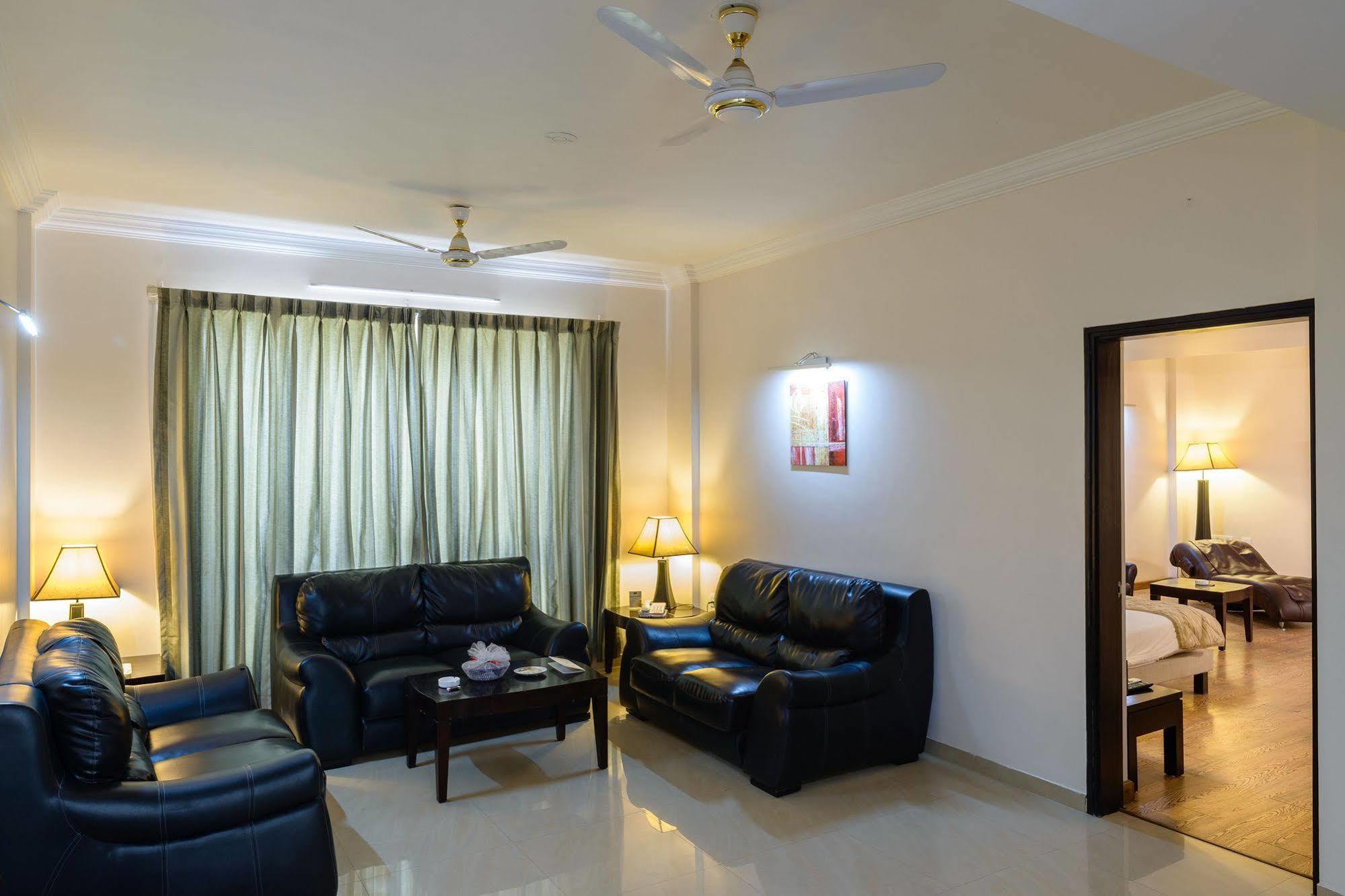 Quality Inn Palms Gāndhīdhām Zewnętrze zdjęcie