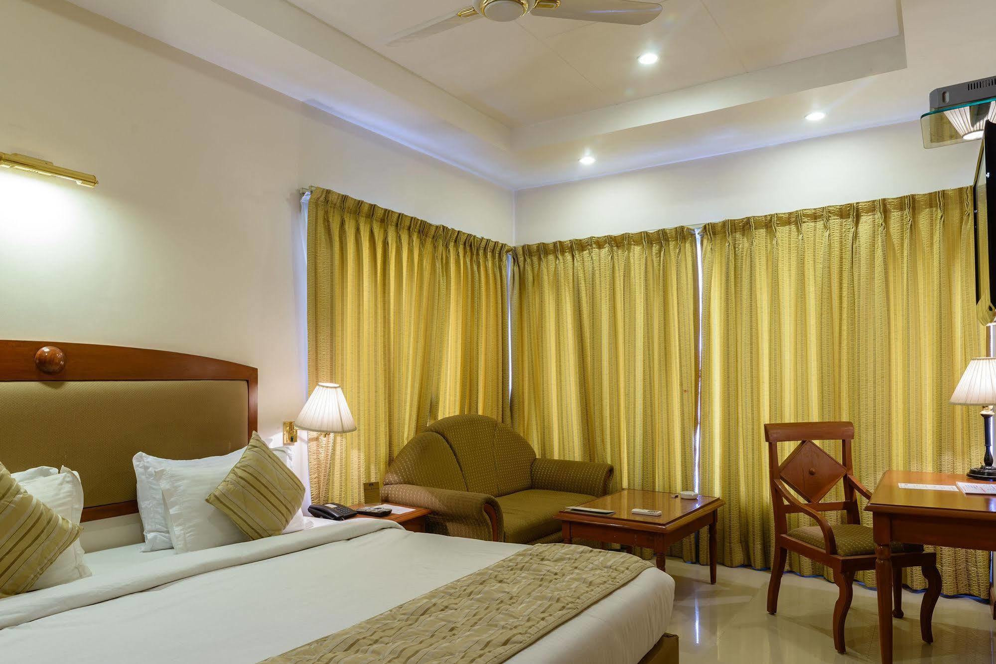 Quality Inn Palms Gāndhīdhām Zewnętrze zdjęcie
