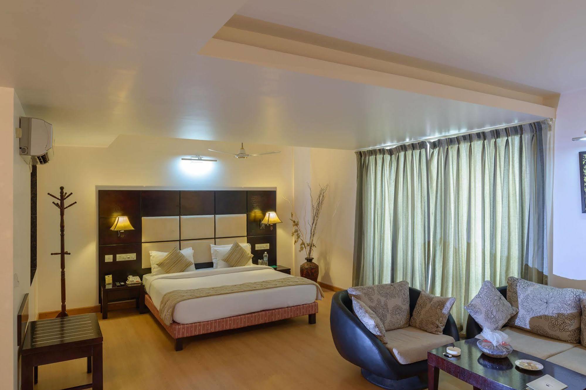 Quality Inn Palms Gāndhīdhām Zewnętrze zdjęcie
