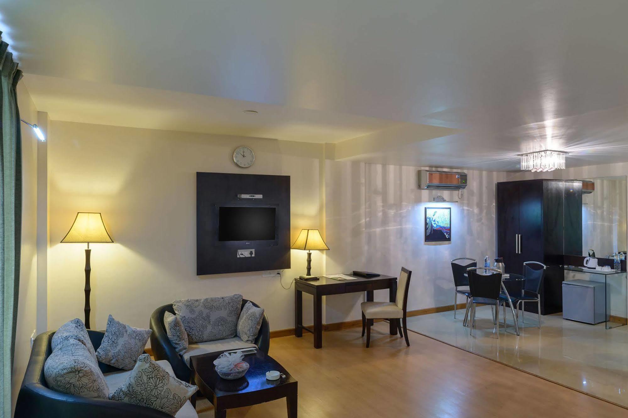 Quality Inn Palms Gāndhīdhām Zewnętrze zdjęcie