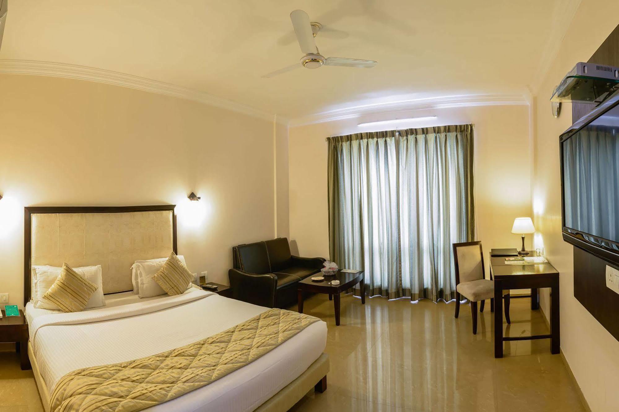 Quality Inn Palms Gāndhīdhām Zewnętrze zdjęcie