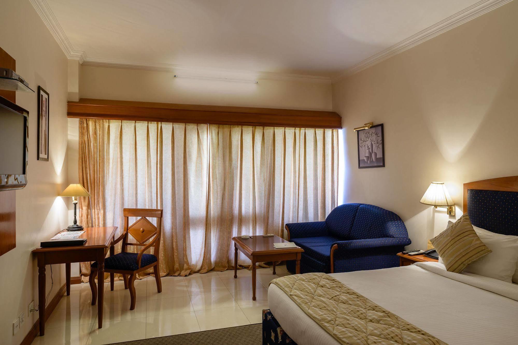 Quality Inn Palms Gāndhīdhām Zewnętrze zdjęcie