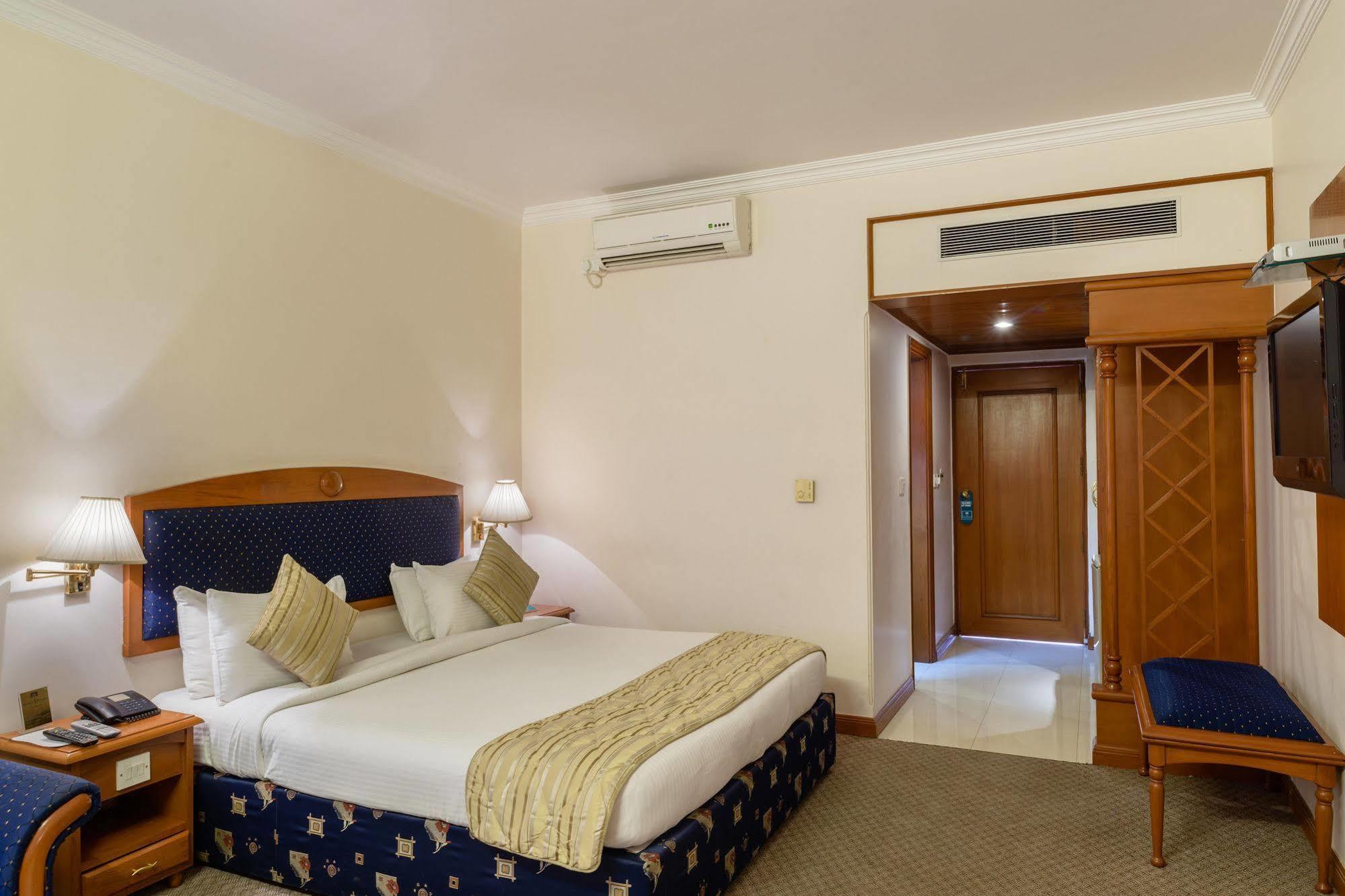 Quality Inn Palms Gāndhīdhām Zewnętrze zdjęcie