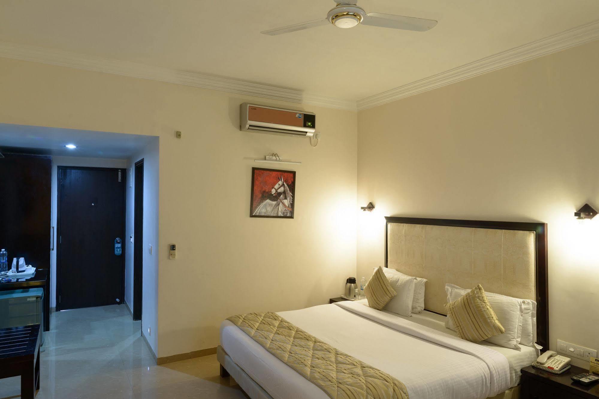 Quality Inn Palms Gāndhīdhām Zewnętrze zdjęcie