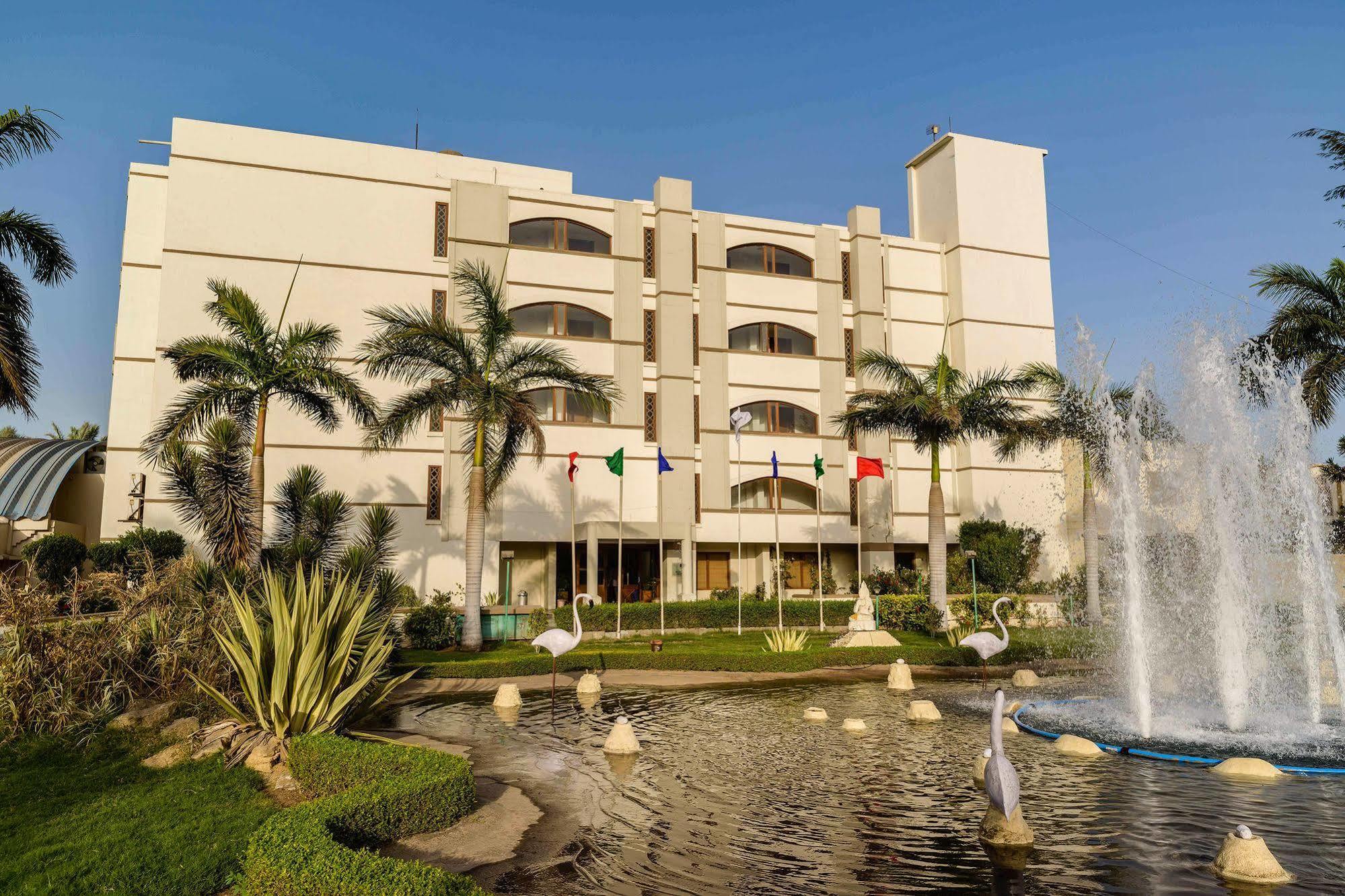 Quality Inn Palms Gāndhīdhām Zewnętrze zdjęcie