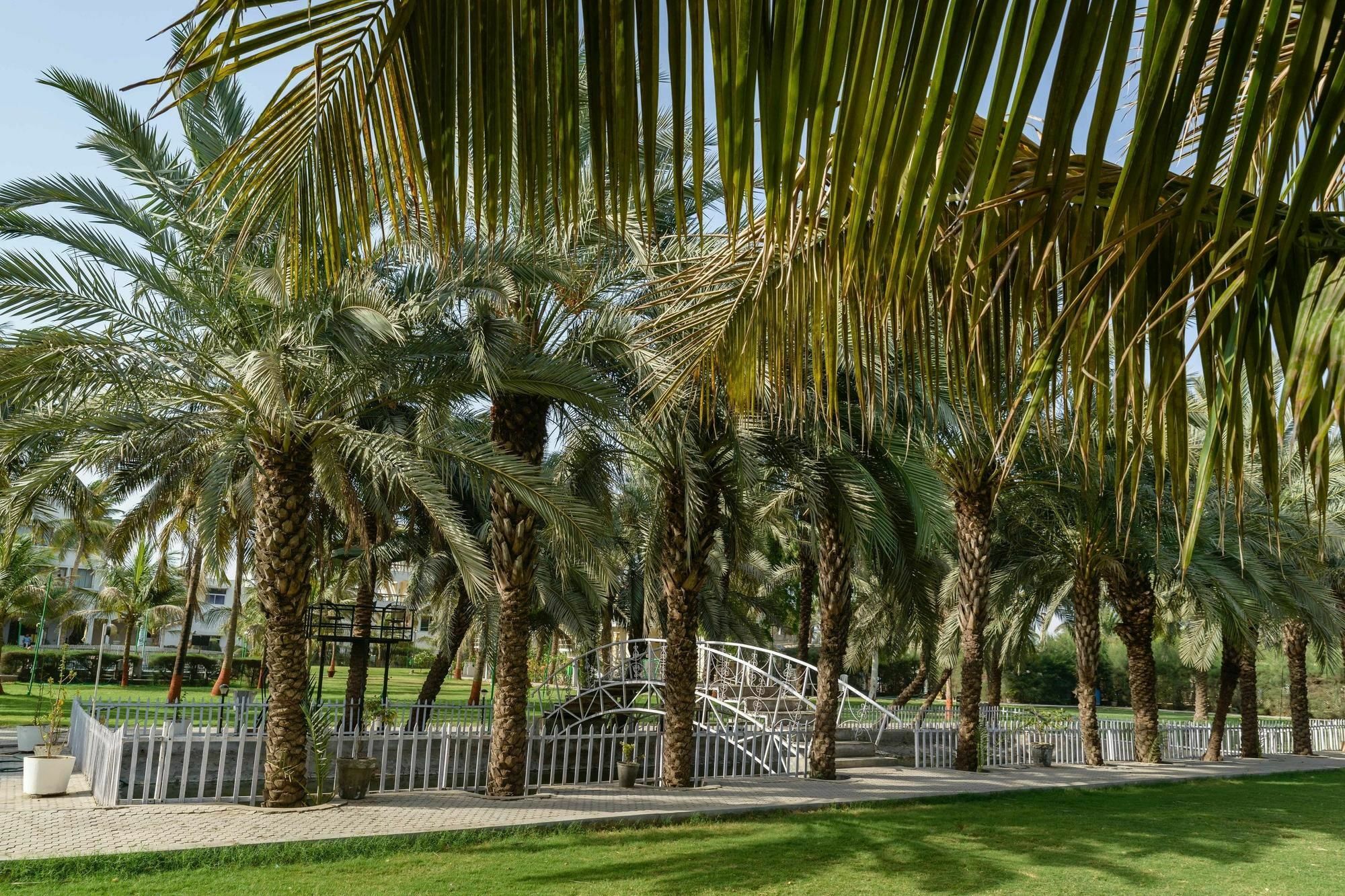 Quality Inn Palms Gāndhīdhām Zewnętrze zdjęcie
